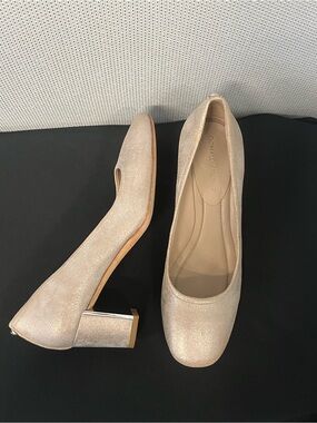 Donald Pliner block heel leather pumps. Brushed champagne. Metal heel plate. 8